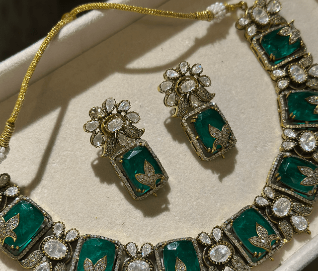 Emerald Bow Necklace Set
